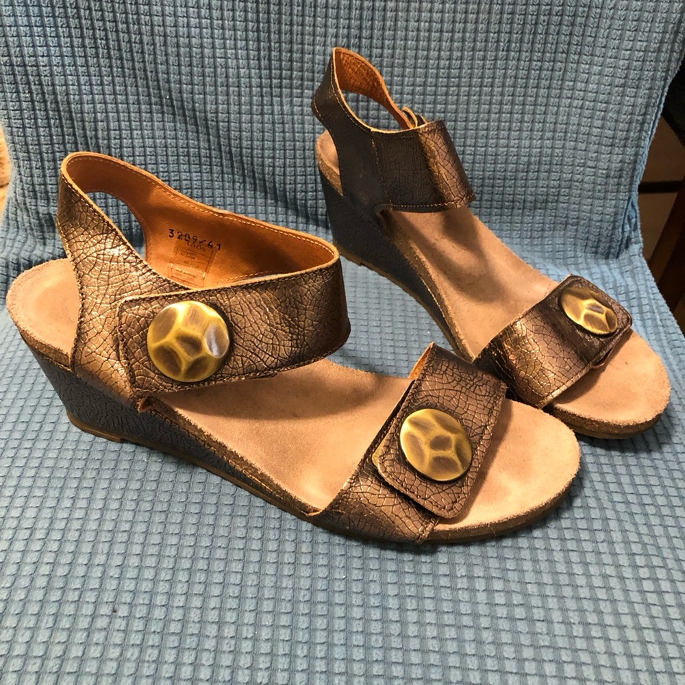 Taos Carousel Sandals Women's 10/41 Metallic Leather Snake Print Wedge Heels